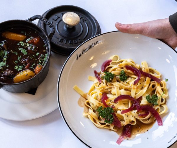 coq-au-vin-tagliatelle-plat-traditionnel-la-gauloise-restaurant-paris-15-la-motte-picquet